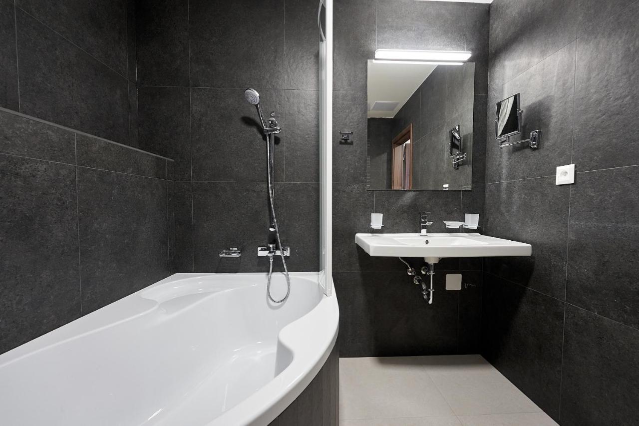 Wellness Hotel Queens Mariánské Lázně Екстериор снимка