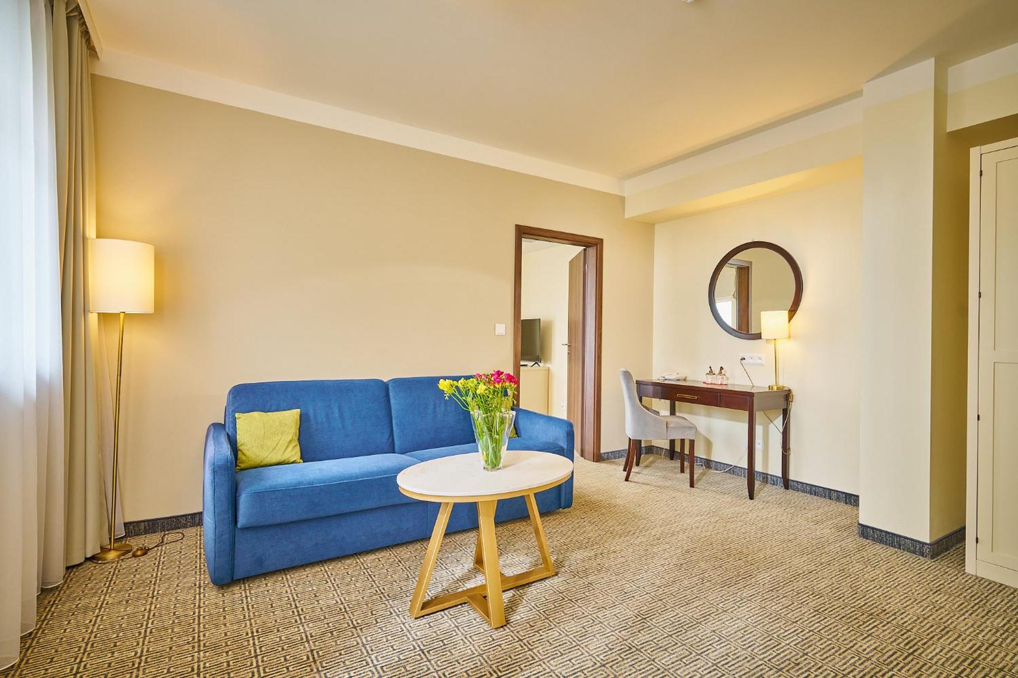 Wellness Hotel Queens Mariánské Lázně Екстериор снимка