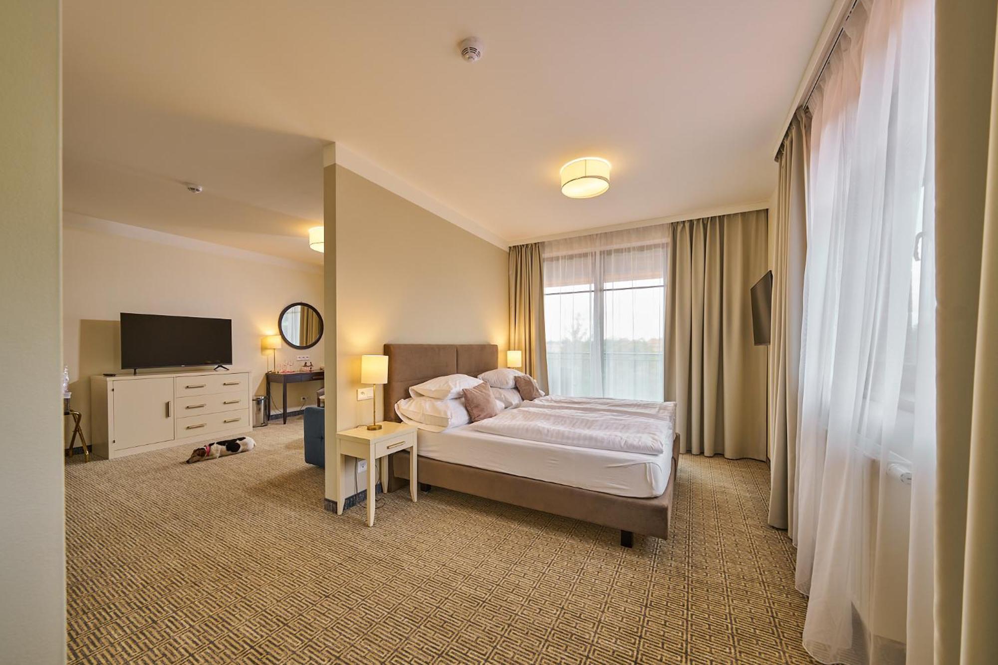 Wellness Hotel Queens Mariánské Lázně Екстериор снимка