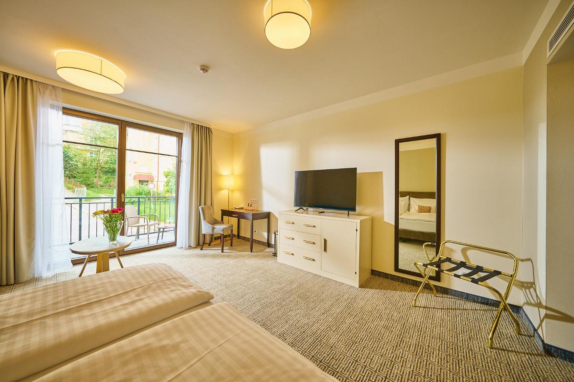 Wellness Hotel Queens Mariánské Lázně Екстериор снимка