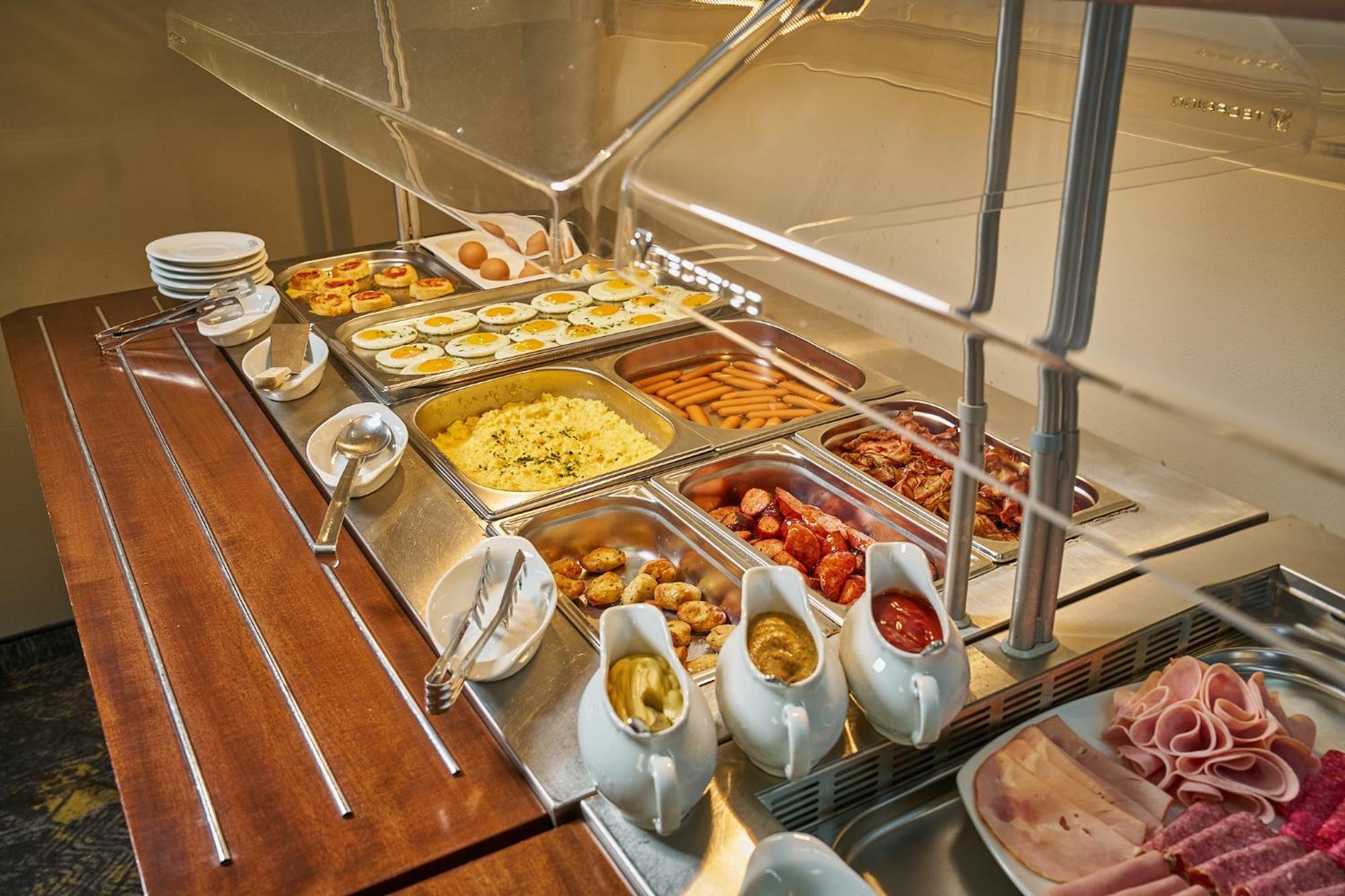 Wellness Hotel Queens Mariánské Lázně Екстериор снимка