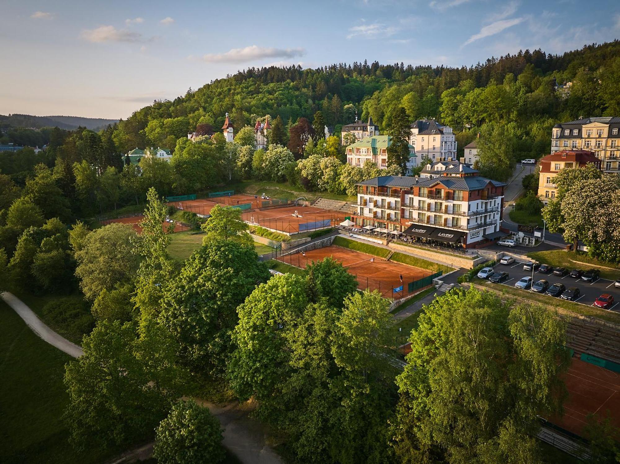 Wellness Hotel Queens Mariánské Lázně Екстериор снимка