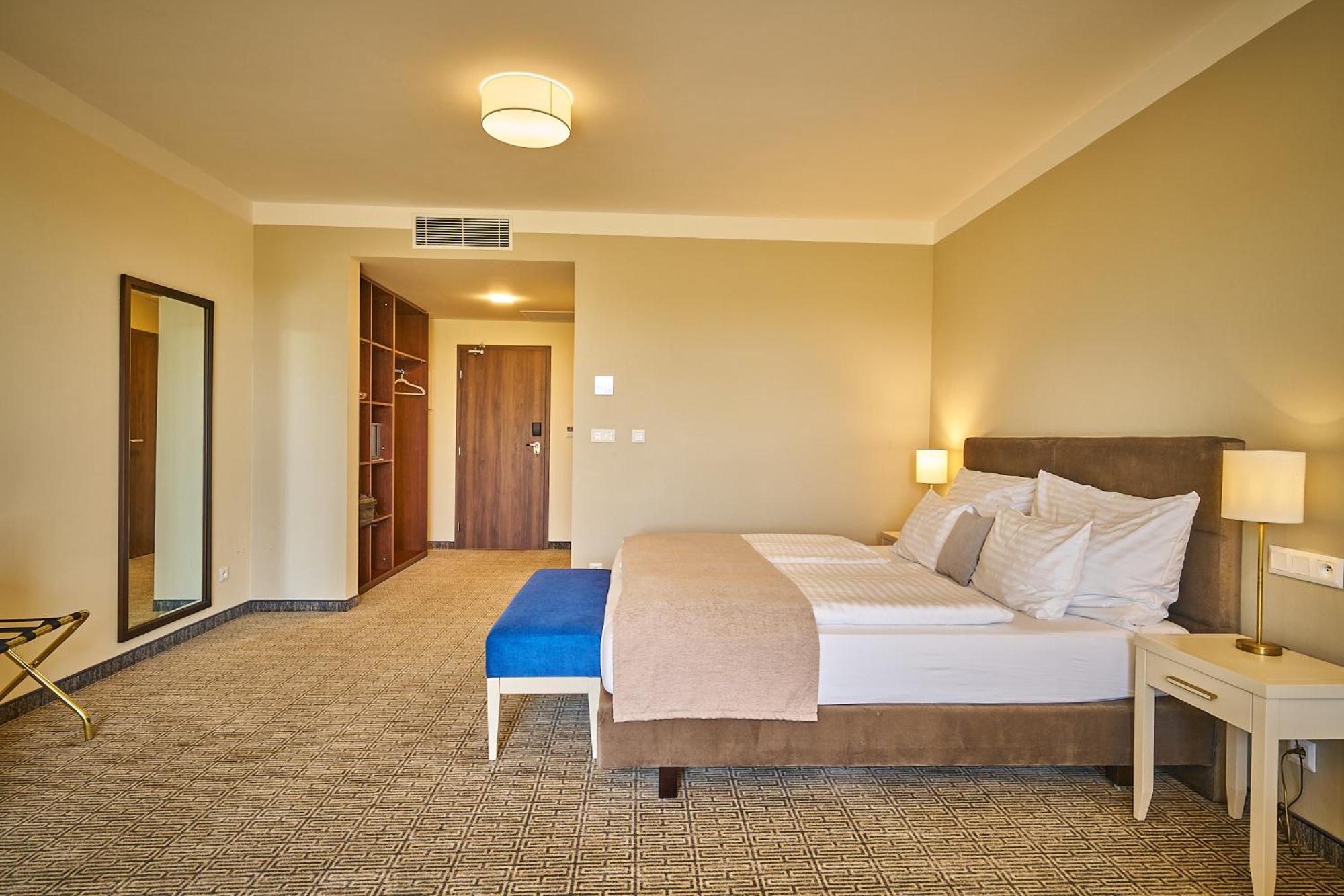 Wellness Hotel Queens Mariánské Lázně Стая снимка
